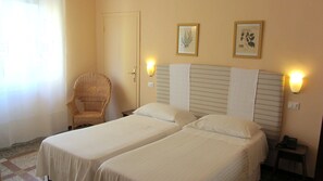 经典双人房 | 迷你吧、客房内保险箱、办公桌、婴儿床