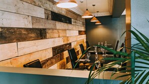 Lunch and dinner served - WILDES INNS (Chesterfield)