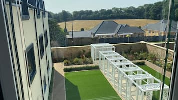Suite monolocale, 1 letto matrimoniale | Vista balcone