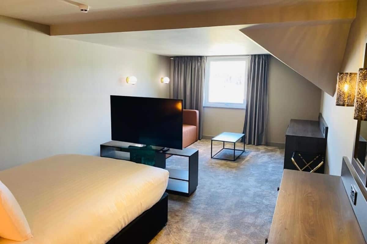 junior king suites | individually decorated, individually furnished, desk, laptop workspace