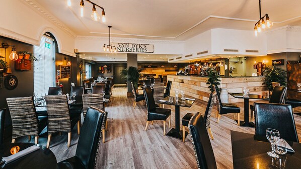 Lunch and dinner served, British cuisine