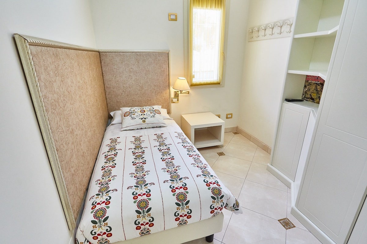 Family Apartment, 2 Bedrooms, Kitchen | Egyptian cotton sheets, Select Comfort beds, in-room safe, soundproofing