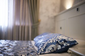 Kamar Double Deluks, 1 Tempat Tidur King | Seprai katun Mesir, tempat tidur Select Comfort, dan brankas