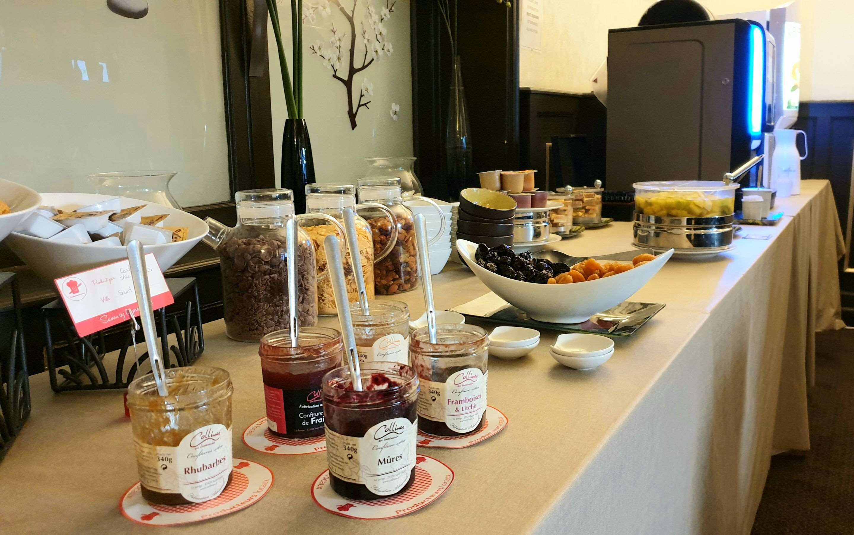 Daily buffet breakfast (EUR 12.90 per person)