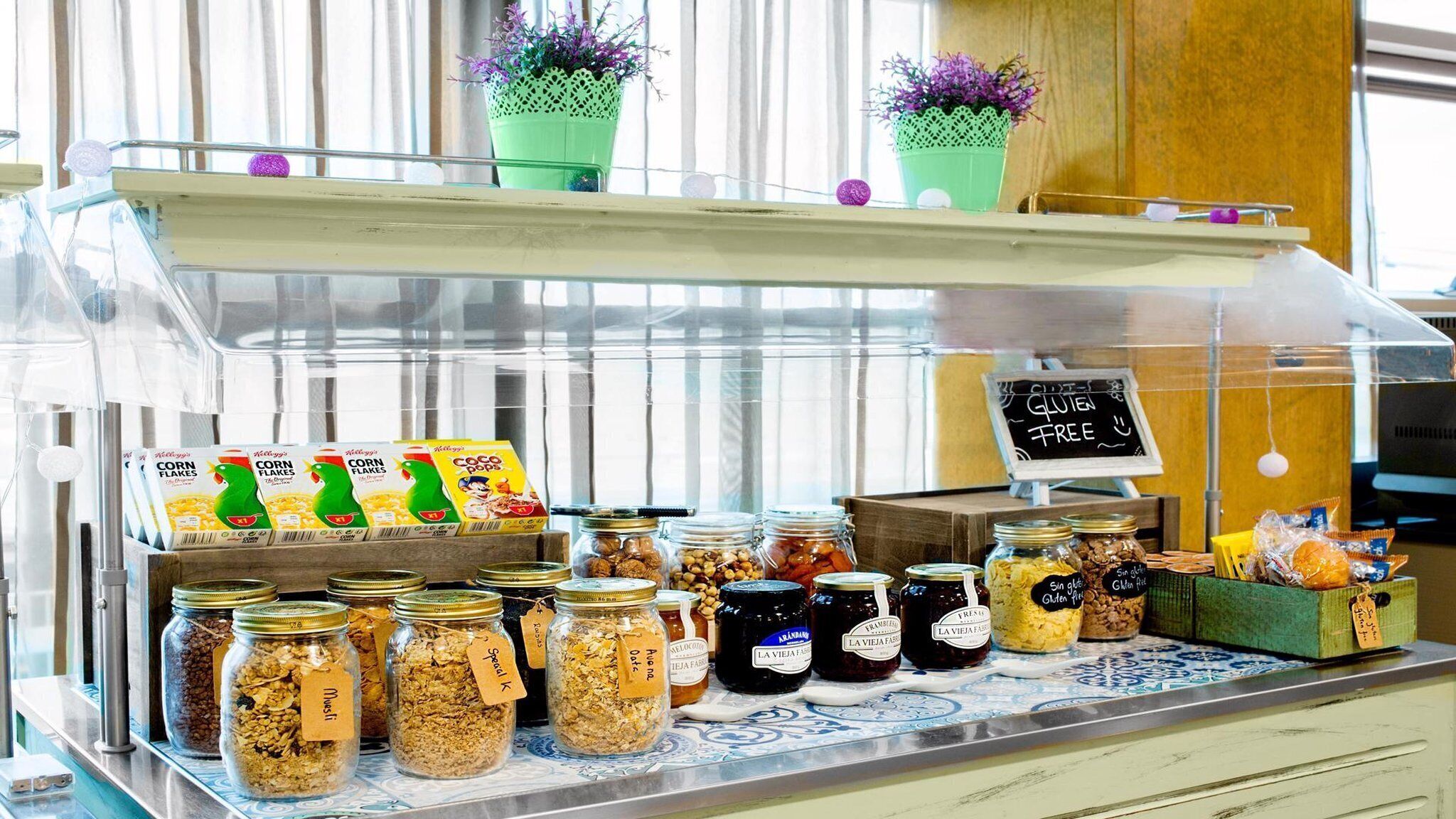 daily buffet breakfast (eur 20 per person)