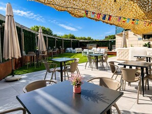 Exterior - Crowne Plaza Madrid Airport by IHG (Madrid)