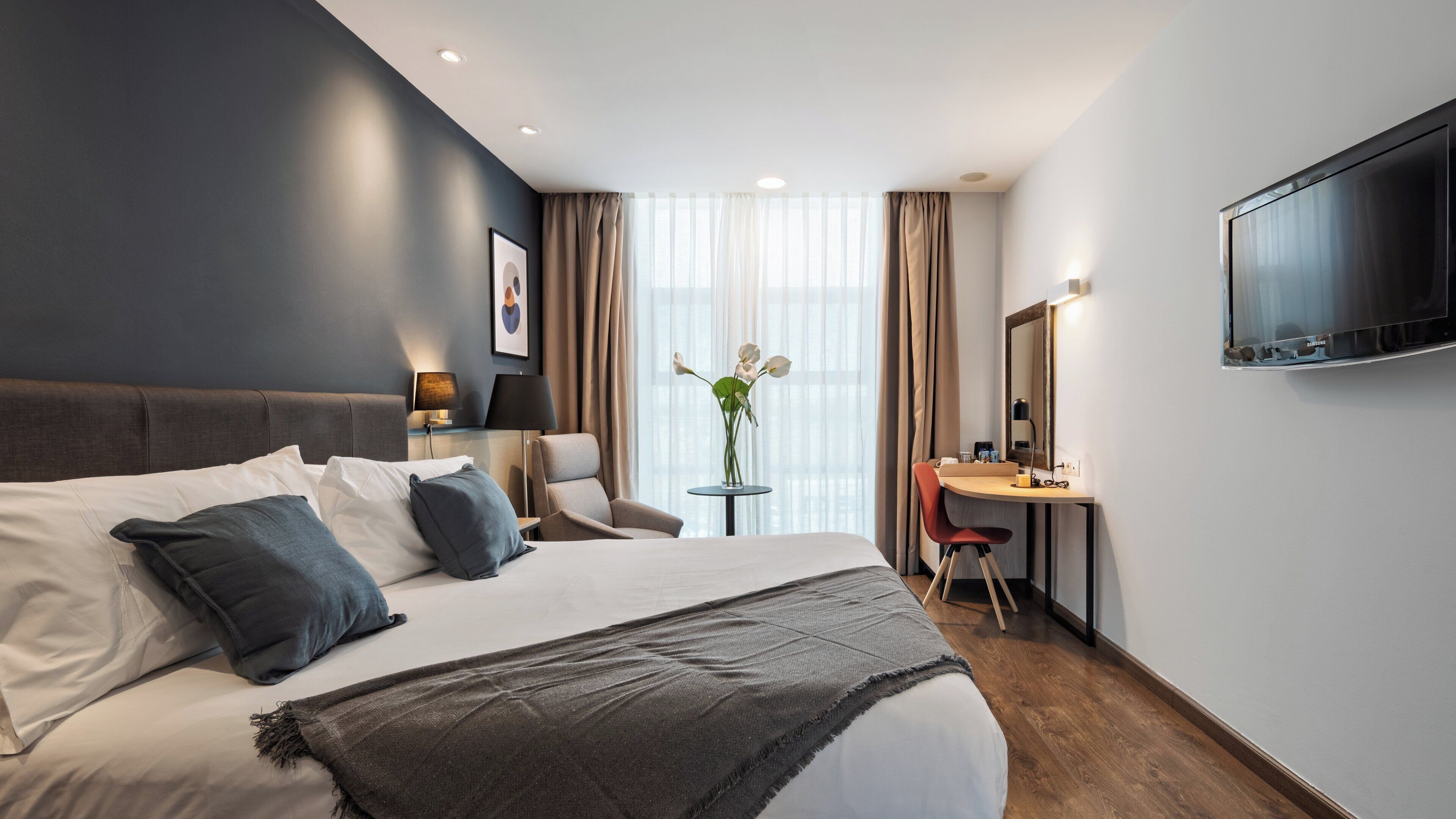 1 bedroom, premium bedding, minibar, in-room safe