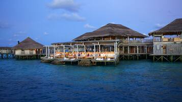 Ocean views, serves breakfast, lunch and dinner