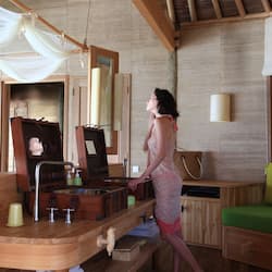 Separate tub and shower, rainfall showerhead, free toiletries