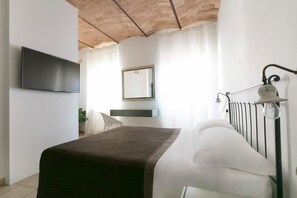 Hypo-allergenic bedding, desk, soundproofing, free WiFi - Locanda Alfieri (Termoli)