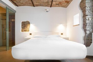 Roba de llit hipoal·lergògena, escriptori i habitacions insonoritzades 