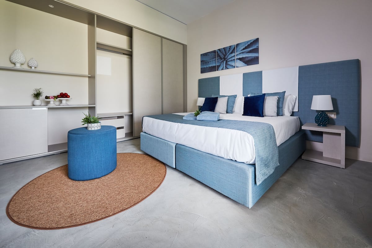 Minibar, in-room safe, free WiFi, bed sheets