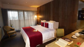 1 makuuhuone, ylelliset vuodevaatteet, minibaari, tallelokero huoneessa