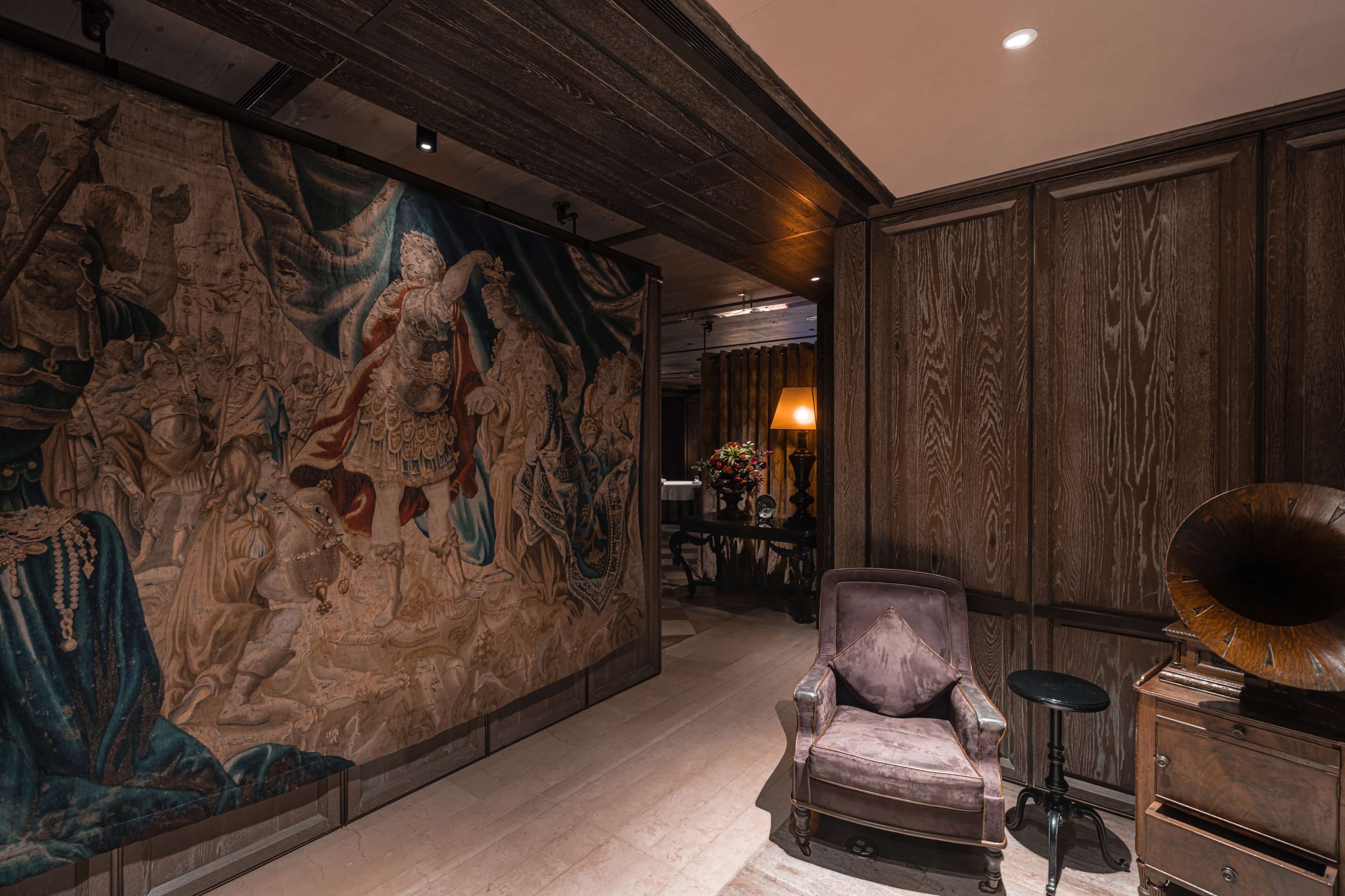 3 restaurants, lunch served