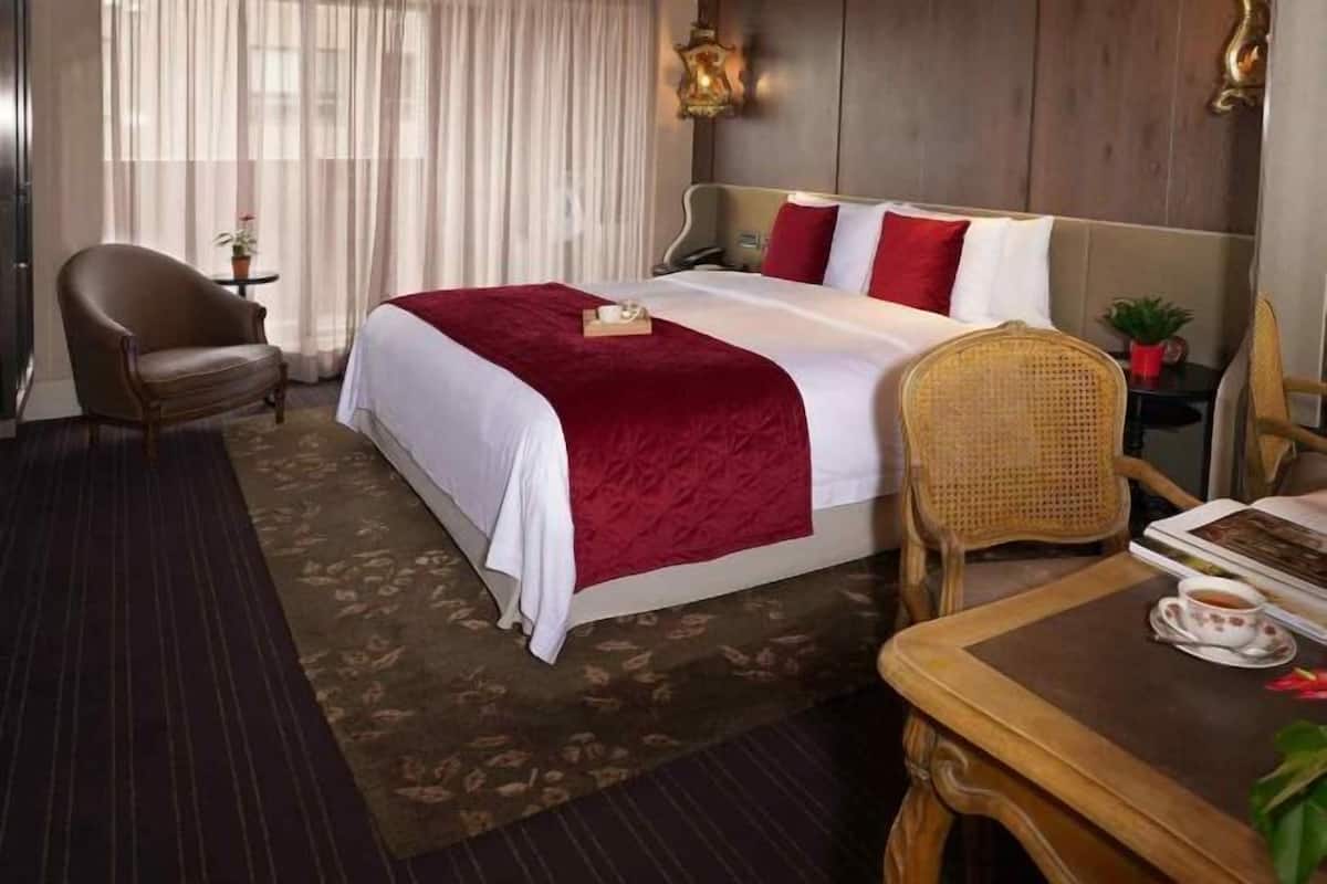 Premium bedding, minibar, in-room safe, desk