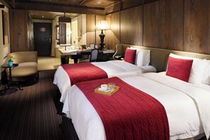 Habitación Deluxe con 2 camas individuales (Executive, no free parking) | Ropa de cama de alta calidad, minibar, caja fuerte y escritorio