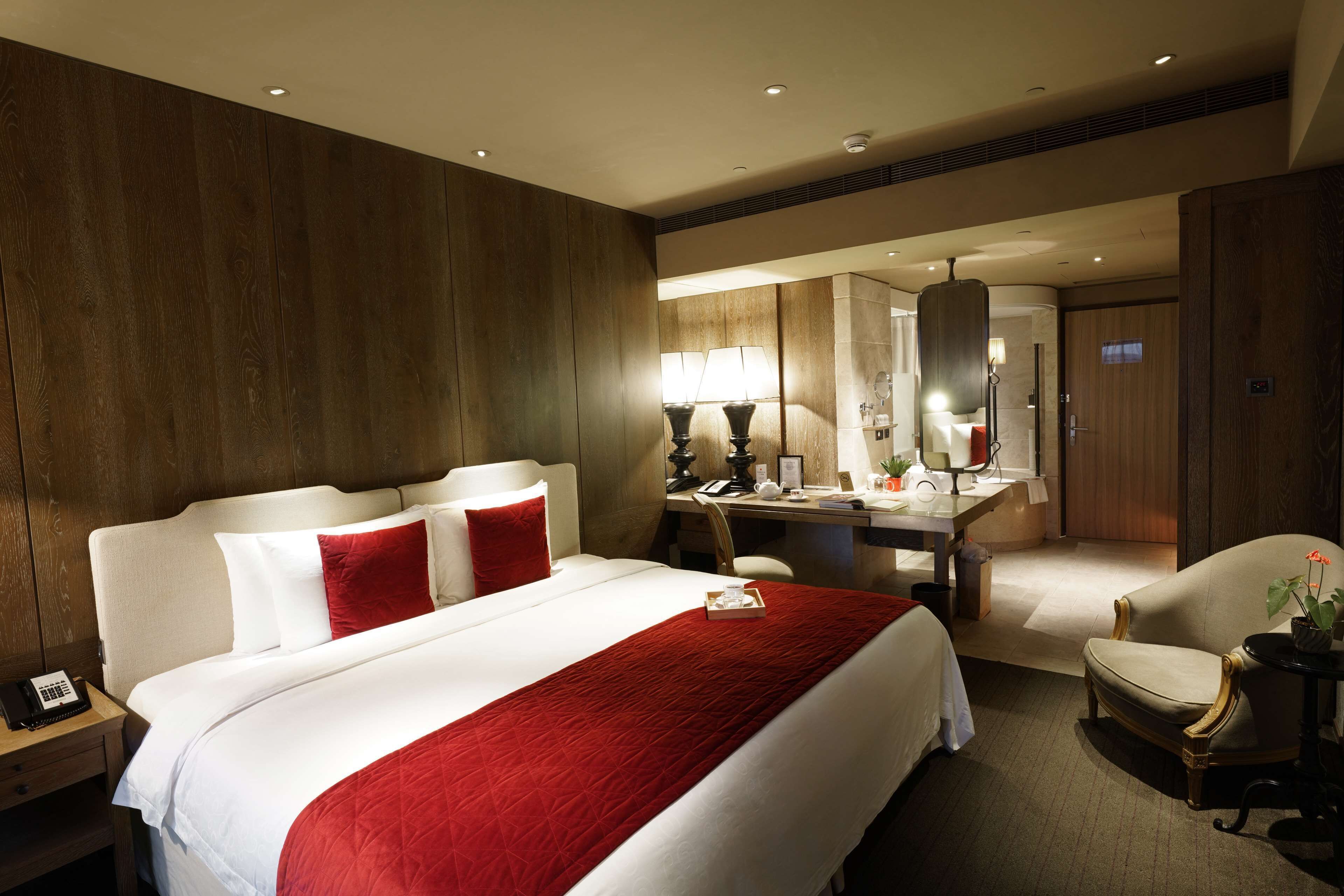 1 bedroom, premium bedding, minibar, in-room safe