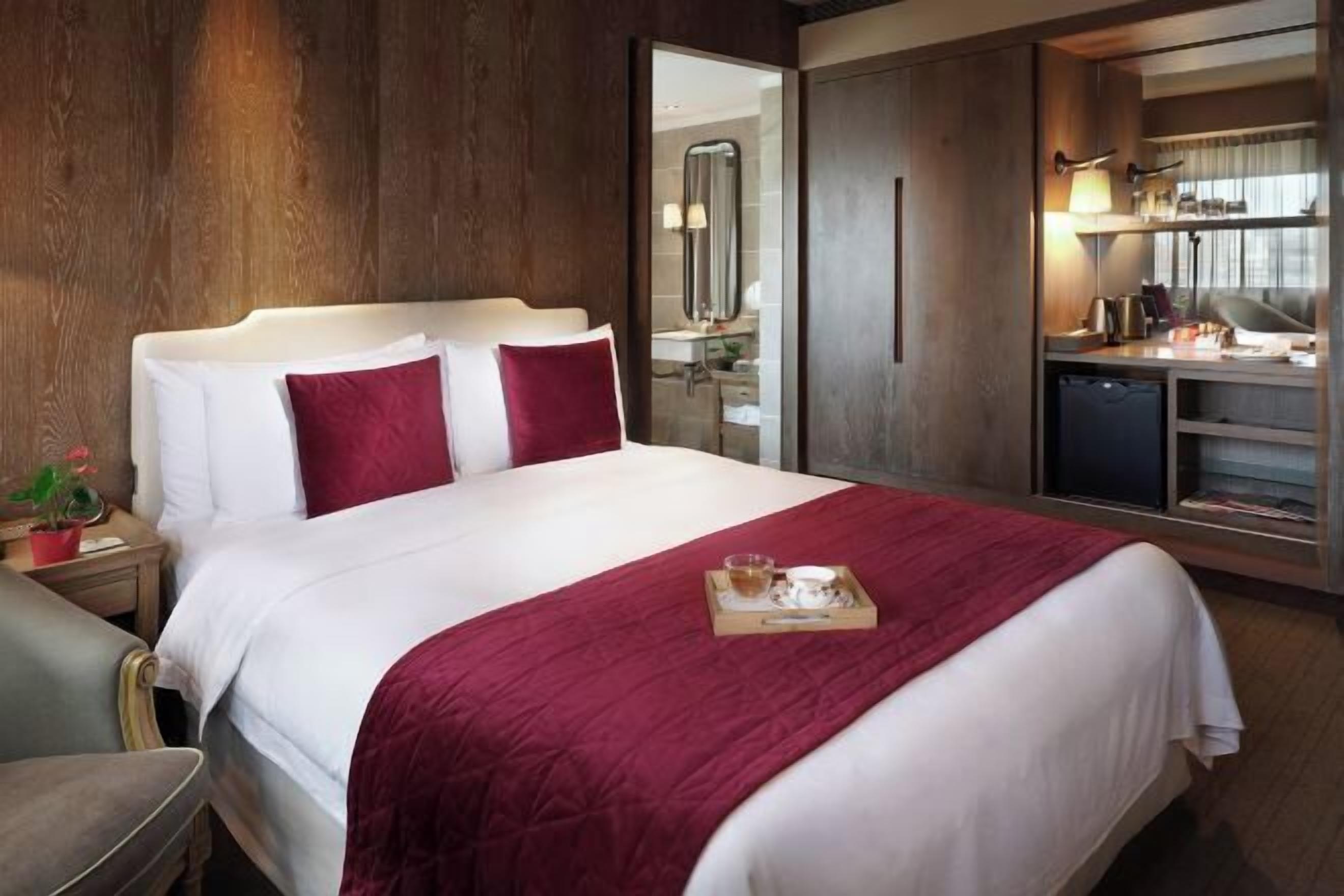 Premium bedding, minibar, in-room safe, desk