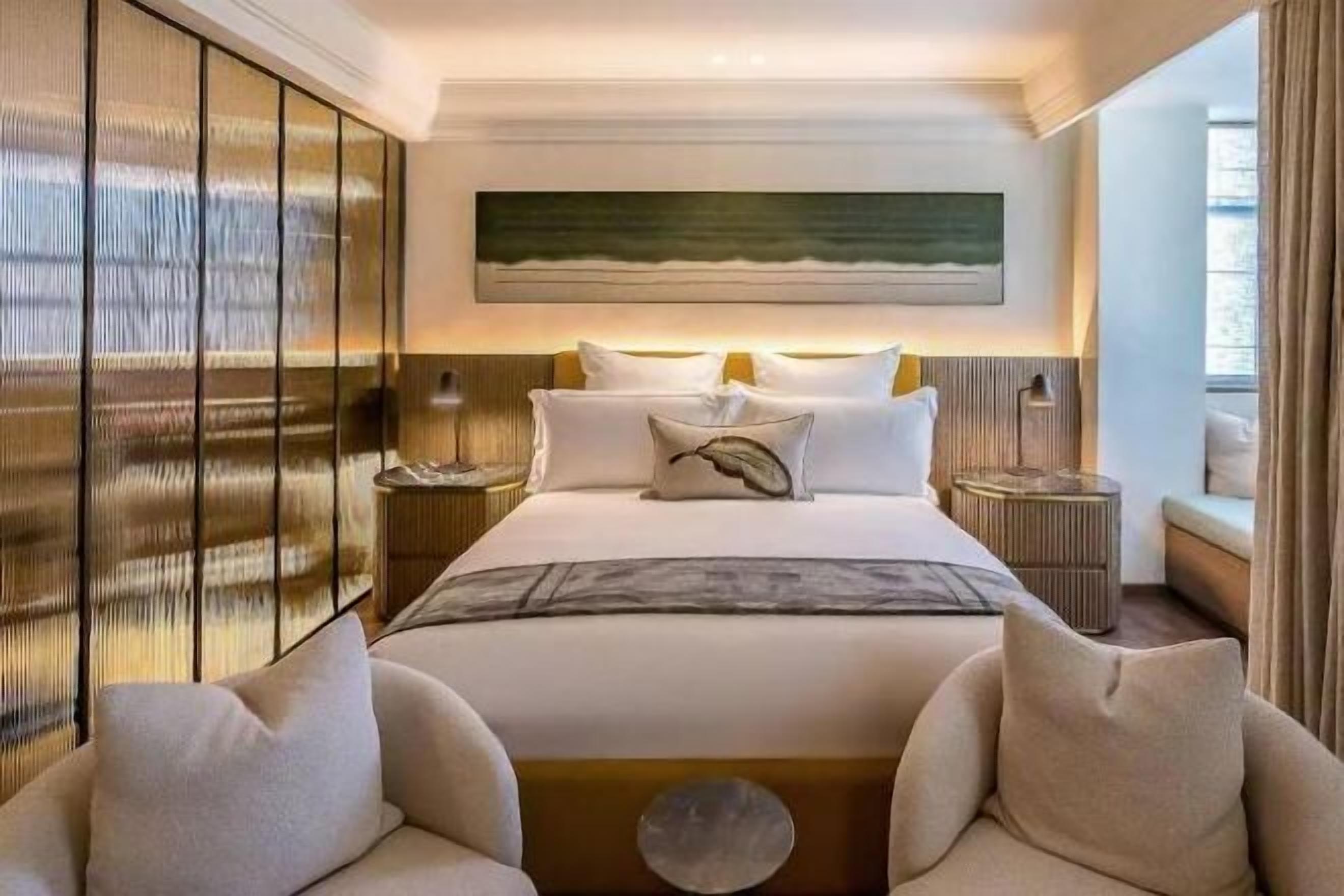 1 bedroom, Egyptian cotton sheets, premium bedding, down comforters