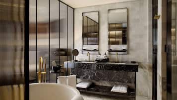 Baignoire et douche séparées, baignoire relaxante profonde