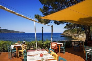 3 restaurants, breakfast, lunch, dinner served; Italian cuisine