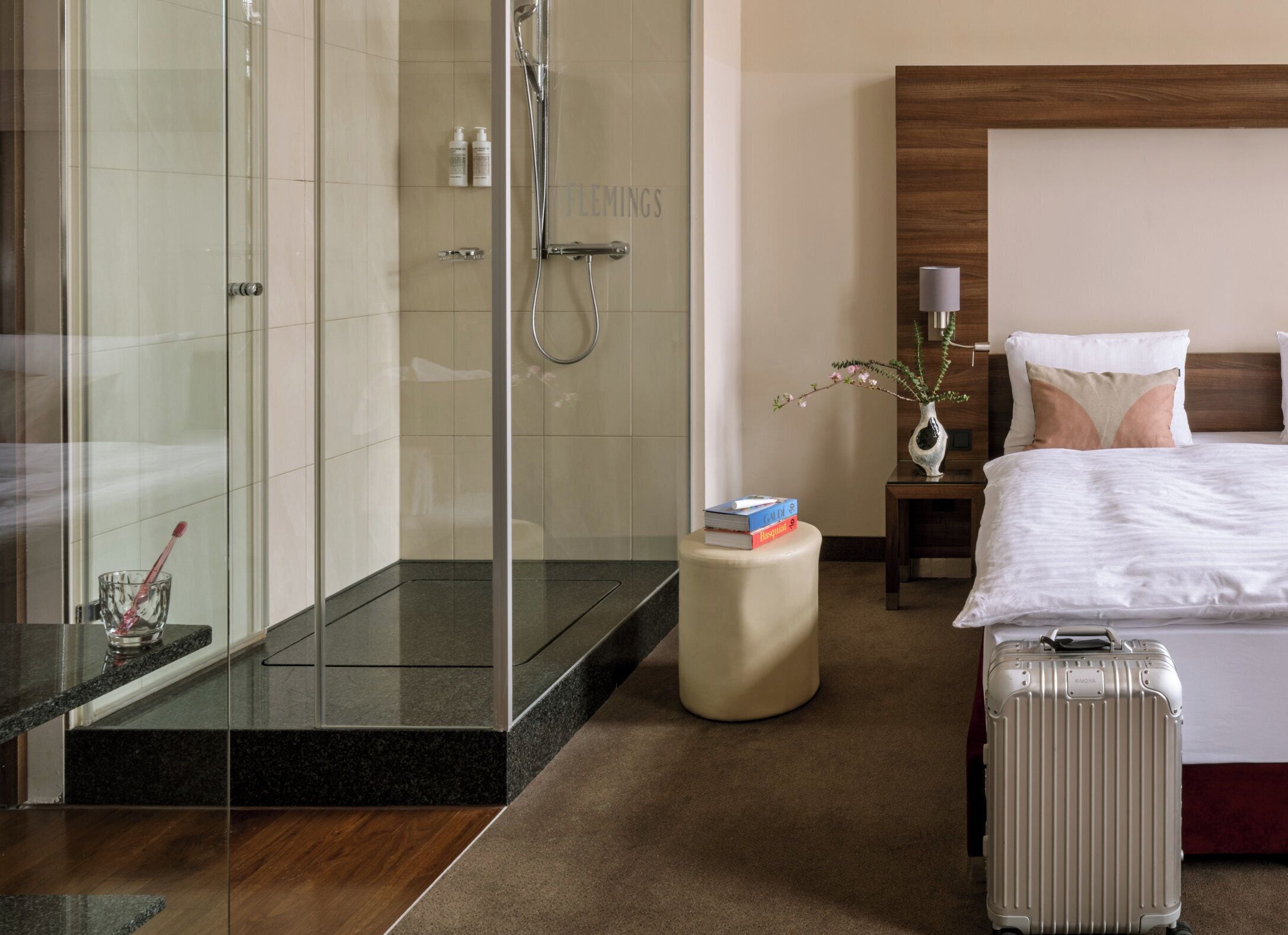 Ropa de cama hipoalergénica y minibar 