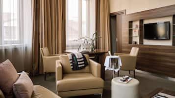 Suite destacada | Sala d'estar | Televisor intel·ligent, Netflix, llibres i serveis de streaming