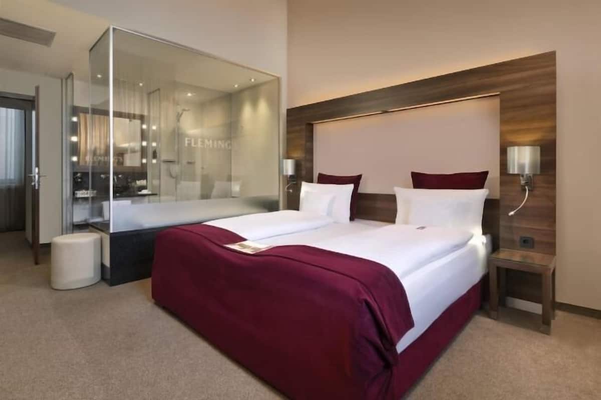 1 bedroom, hypo-allergenic bedding, minibar, in-room safe