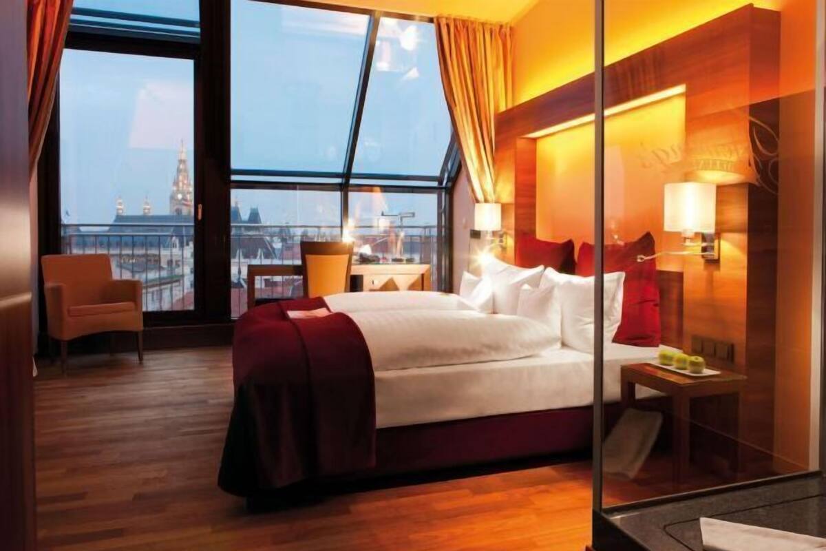 1 bedroom, hypo-allergenic bedding, minibar, in-room safe