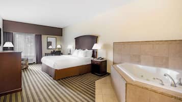 Studiosuite – deluxe, 1 kingsize-seng | Sengetøy av topp kvalitet, dundyner og senger med overmadrass