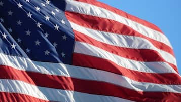 Een detailopname van de Amerikaanse vlag met sterren en strepen.