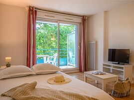 66-厘米电视（配备有线频道）