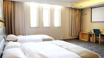 Family Room | Blackout drapes, free WiFi