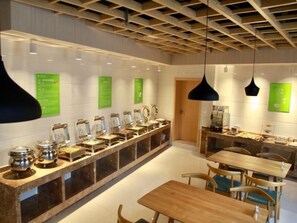 供應早餐 (每人 CNY15)