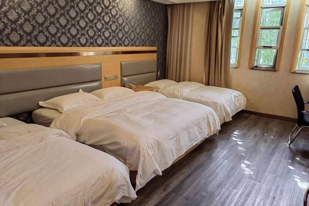 1 bedroom, blackout drapes, free WiFi