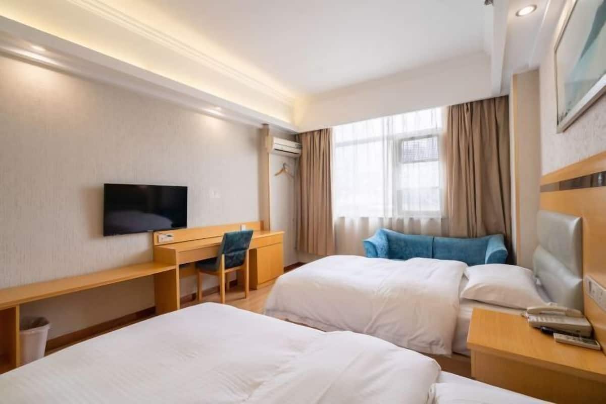 1 bedroom, blackout drapes, free WiFi