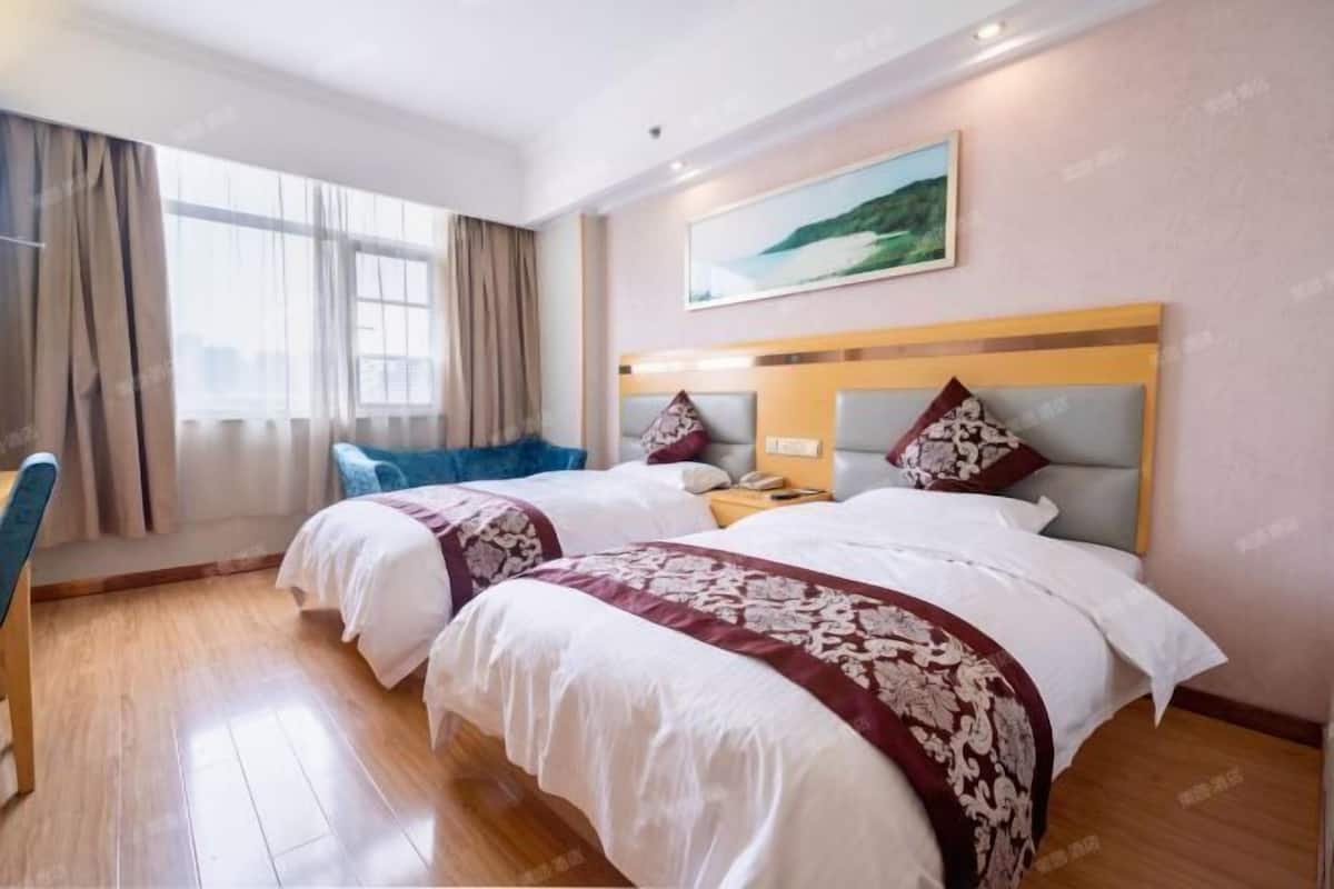 1 bedroom, blackout drapes, free WiFi