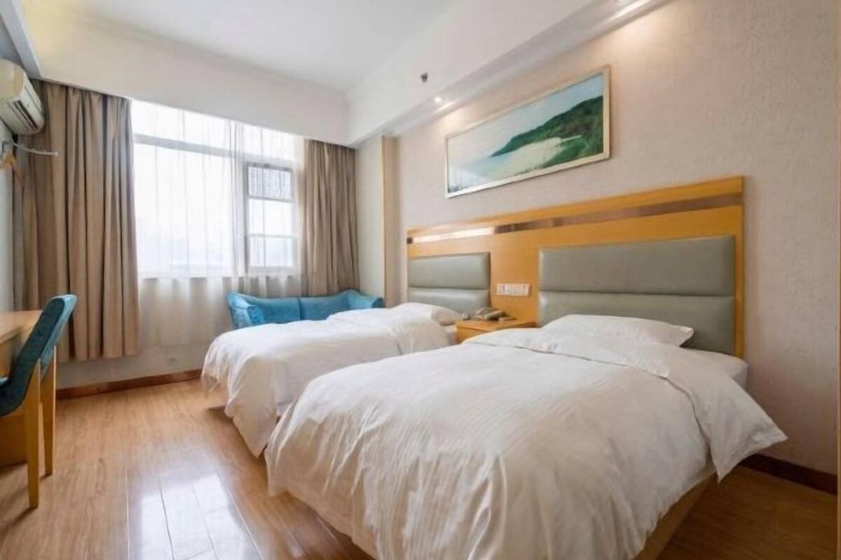 1 bedroom, blackout drapes, free WiFi