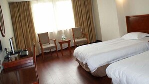 豪华标准房 | 办公桌、遮光窗帘、熨斗/熨板