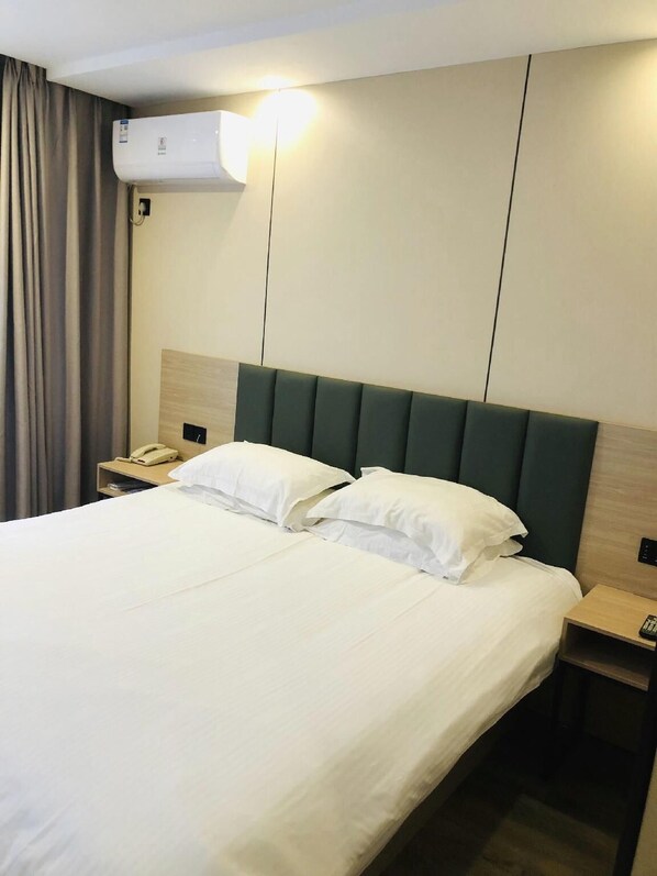 In-room safe, blackout curtains, free WiFi