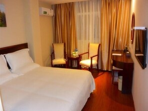 Caja de seguridad en la habitación, cortinas blackout y wifi gratis 