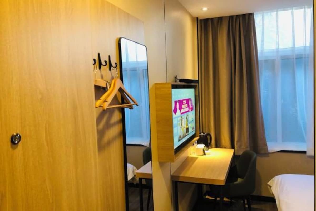 Cofres nos quartos, cortinas blackout, Wi-Fi de cortesia