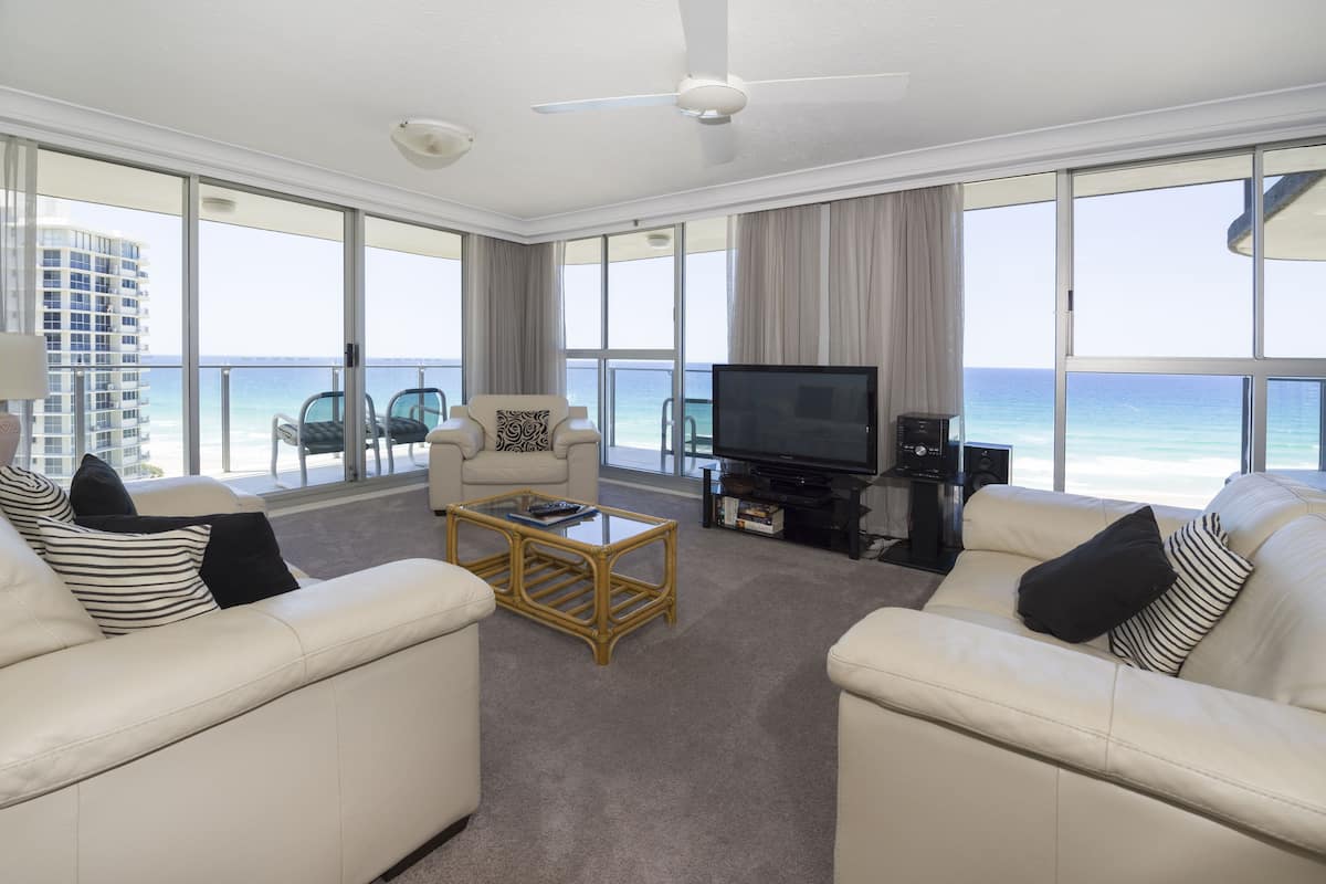 2 Bdrm Standard Beachfront Apt | Living room | 42-inch TV with cable channels, DVD player