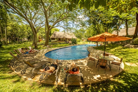 2 outdoor pools