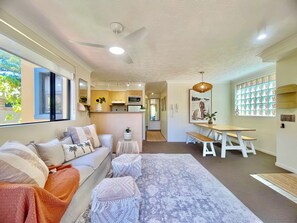 Comfort Apartment, 2 Bedrooms, Park View | Living area - Mermaid Beach Park View Resort (Mermaid Beach)