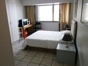 Standard Room, 1 Queen Bed | 1 bedroom, iron/ironing board, free WiFi, bed sheets