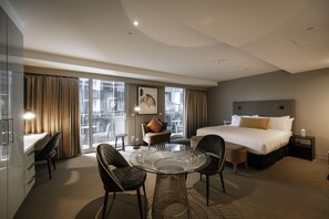 Studio de base, accessible aux personnes à mobilité réduite, balcon | Coffre-fort, bureau, espace de travail pour ordinateurs portables