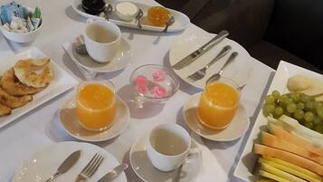 Morgenmadsbuffet hver dag (15 USD pr. person)