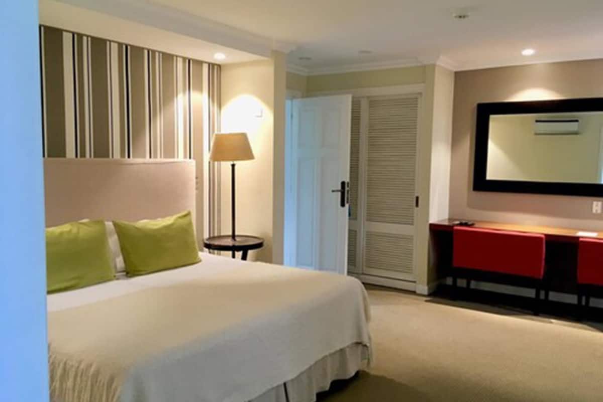 superior suite | egyptian cotton sheets, pillow-top beds, minibar, in-room safe