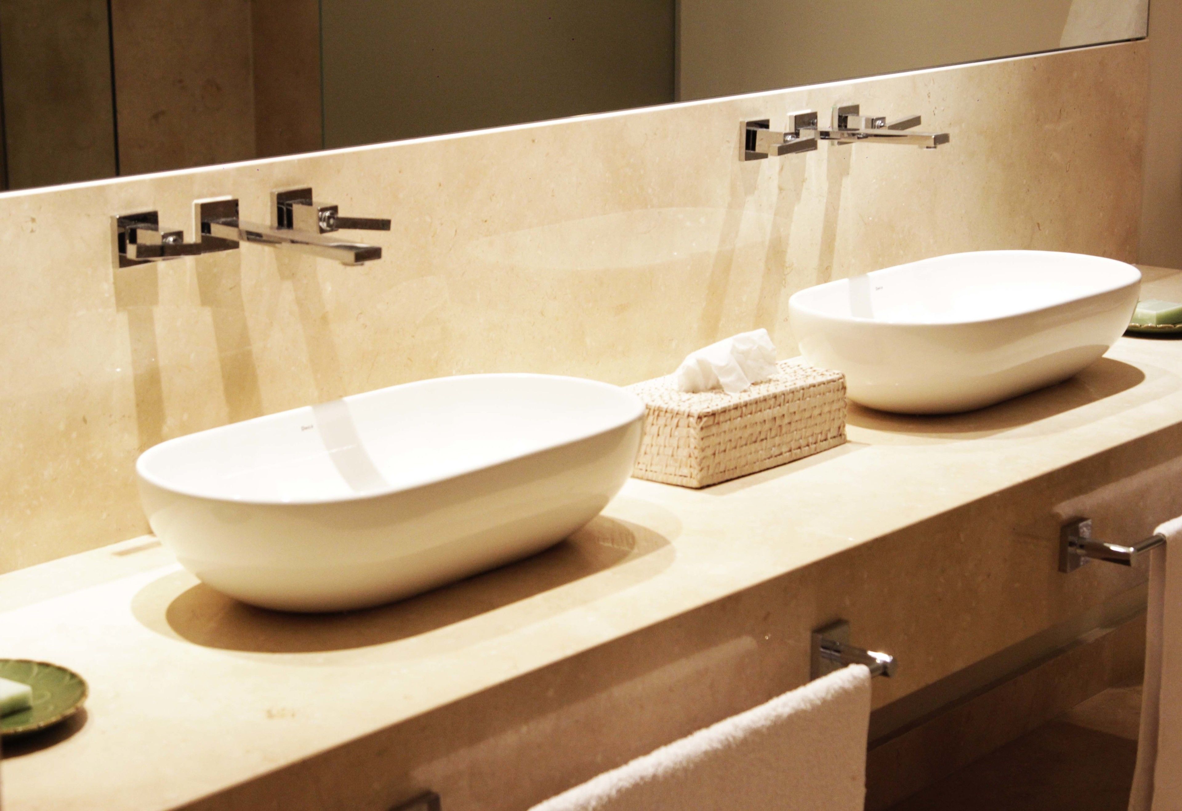 suite (master) | bathroom sink